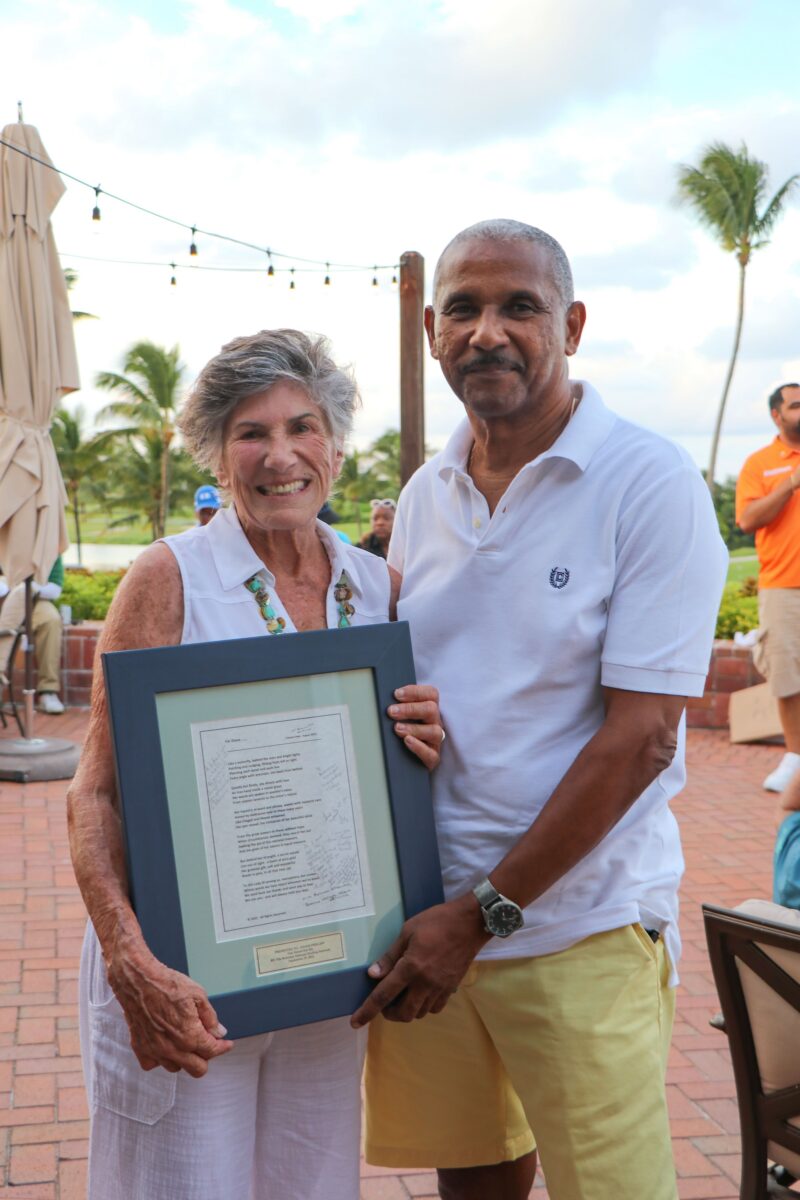 Diane Phillips receiving award from Shane Davis of BFN